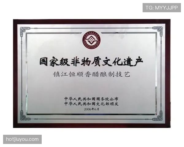 汪顺晒家照，奖牌墙像博物馆、茶几堆名表名包，刷到我都不好意思点外卖了
