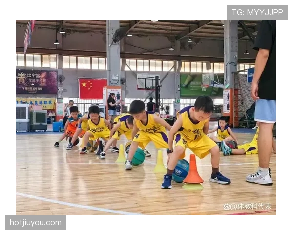 篮球场上怎么正确判定投篮动作是否犯规？
